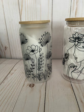 Load image into Gallery viewer, Floral 16oz Glass Tumbler
